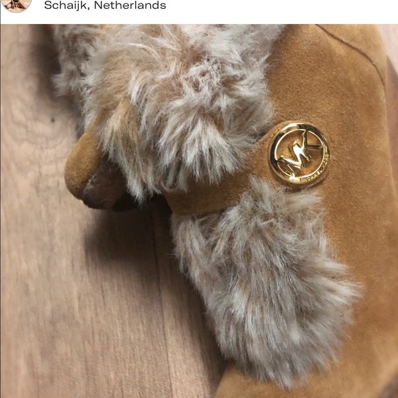 Michael Kors - Picture 1 of 3